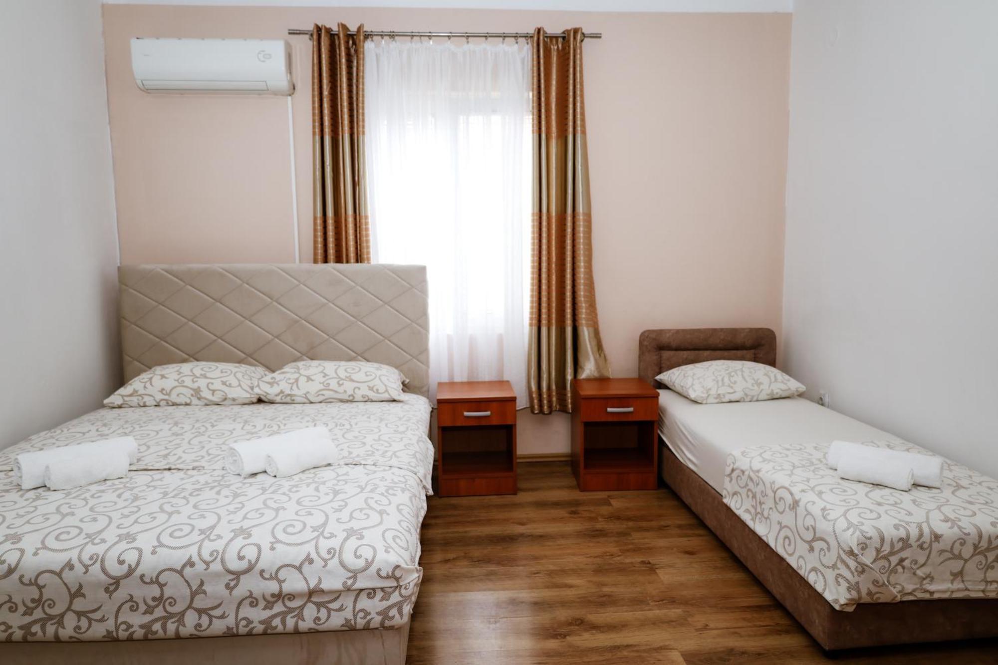 Apartments Djukic Tivat Eksteriør bilde
